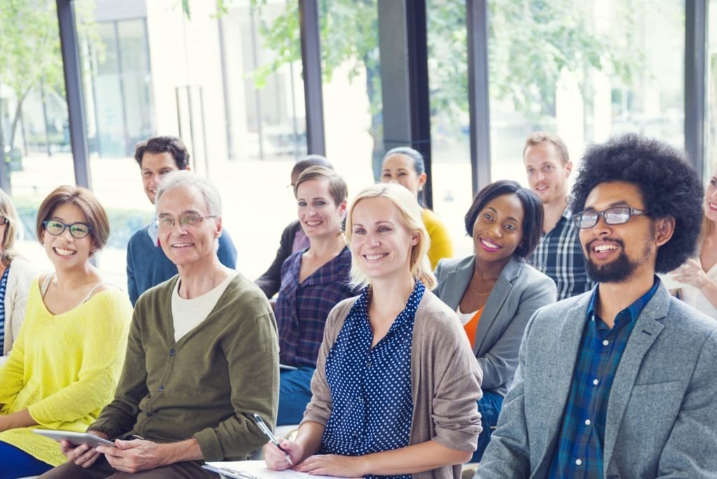how to become a therapist in the uk