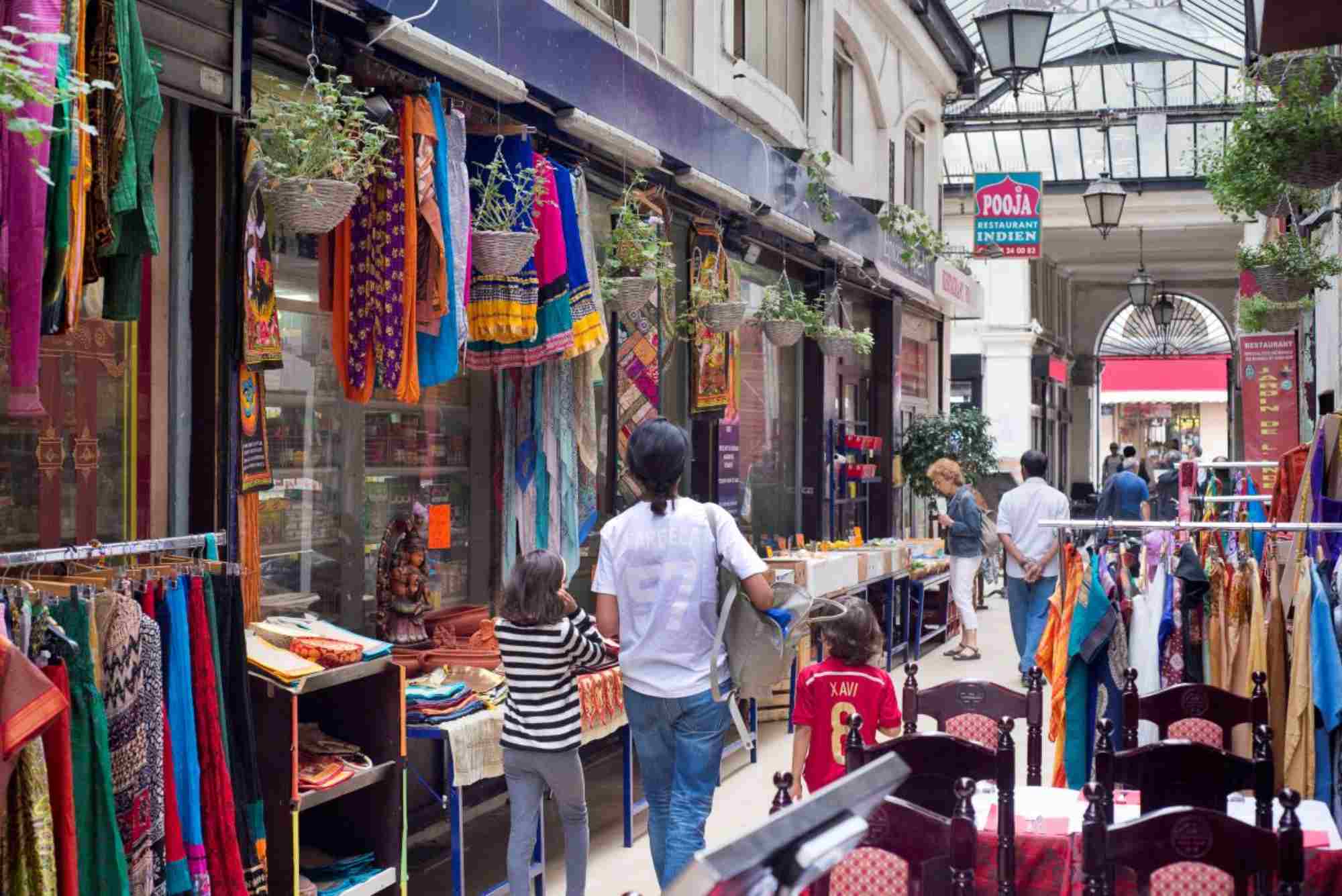 Paris France La Vallee VS One Nation vs Usines Center