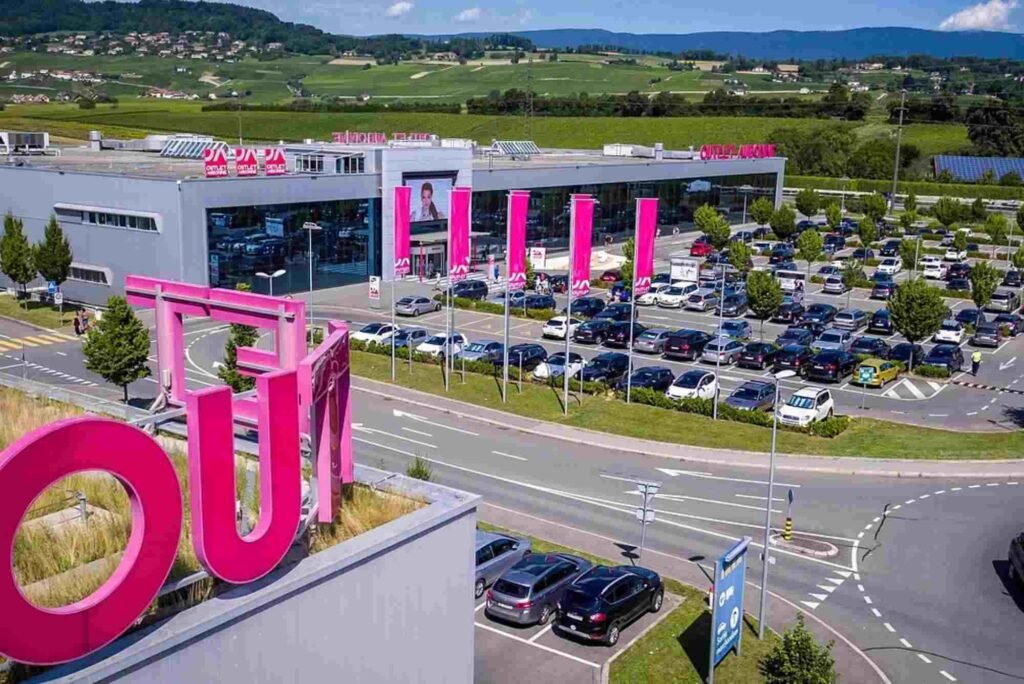 Switzerland Lake Geneva: Aubonne Outlet Day Plan