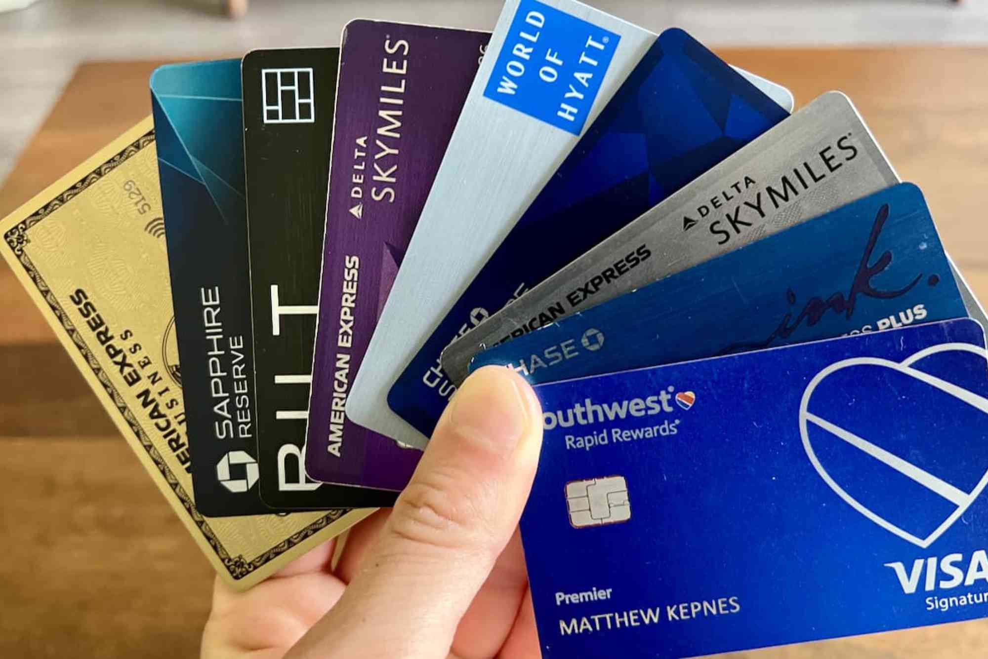 How to Choose Between Travel Credit Cards (simple guide)